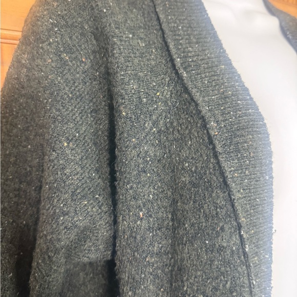 Cozy Up in Style – Universal Thread long wrap green Cardigan (Size M) - Picture 4 of 4